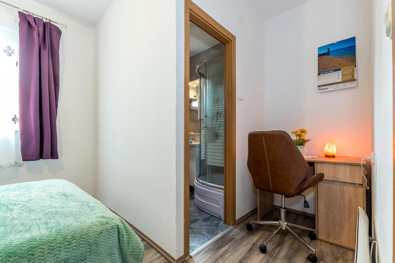 Rooms And Apartments Budisa Vrlika Exterior foto