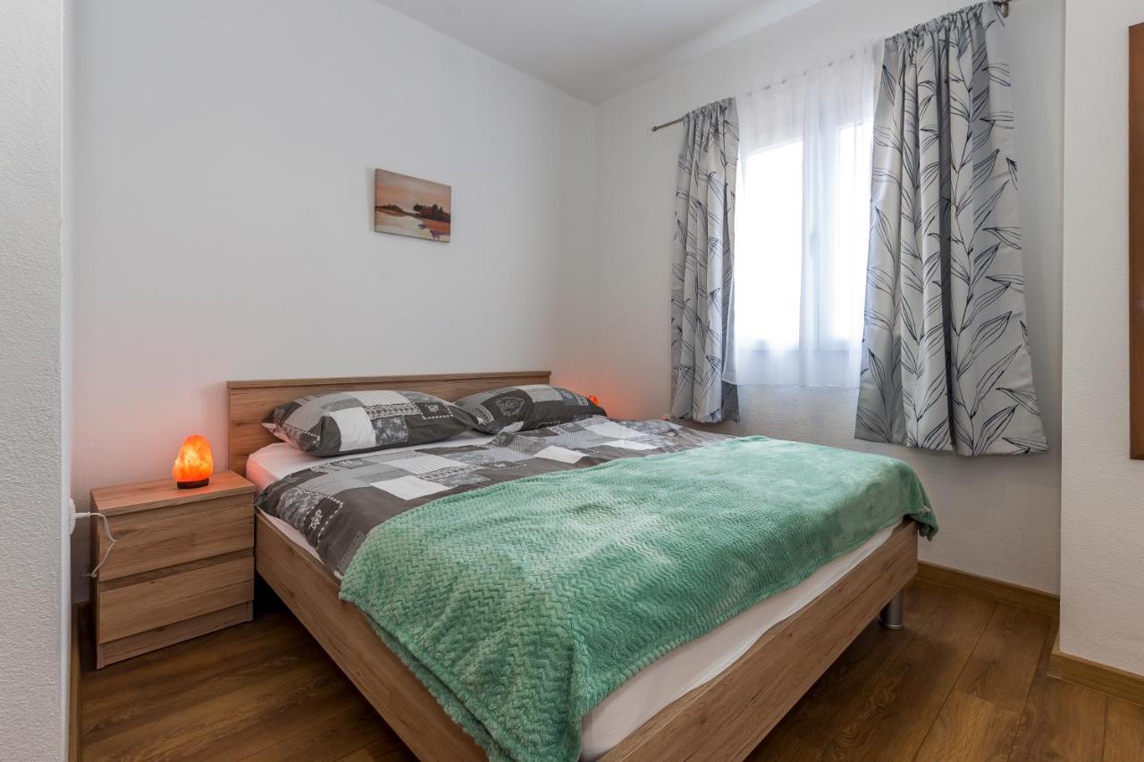 Rooms And Apartments Budisa Vrlika Exterior foto